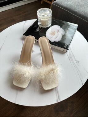 Women's Cream Feather Slide Heels - Elegant Slip-On Mules